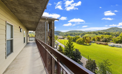 The Riverside Retreat/Pigeon Forge