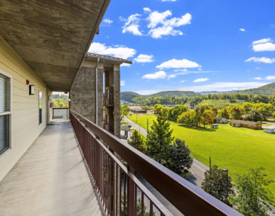 The Riverside Retreat/Pigeon Forge